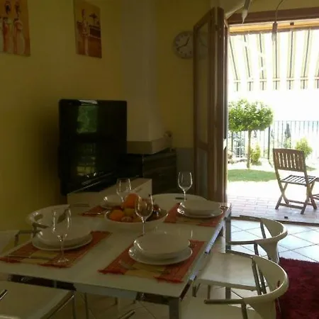 Gittana Sleeps 6 Pool Vakantiehuis *